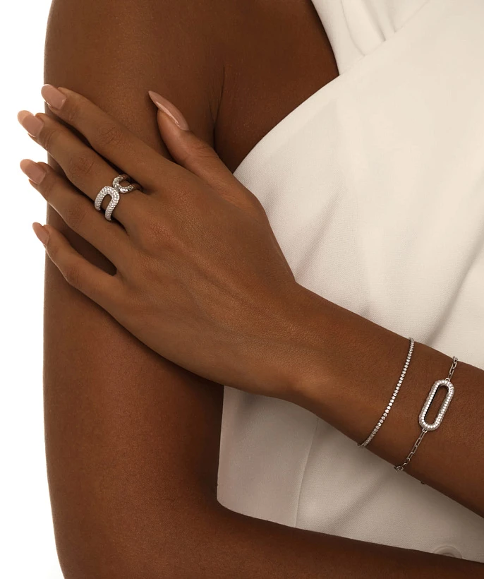 Двухсторонний браслет из серебра с фактурным овалом и фианитами