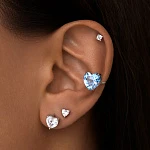 Серебряные серьги-гвоздики Софи с фианитами в форме сердца 8 мм