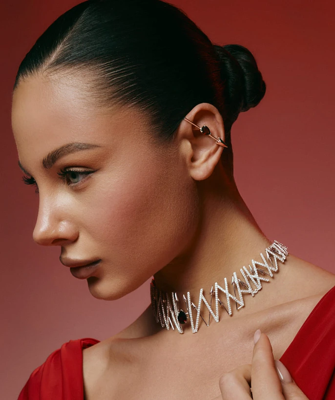 Серебряный кафф-стрела EROS с натуральным гранатом