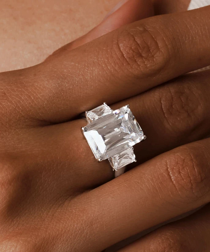 Серебряное крупное кольцо A LA RUSSE с фианитами