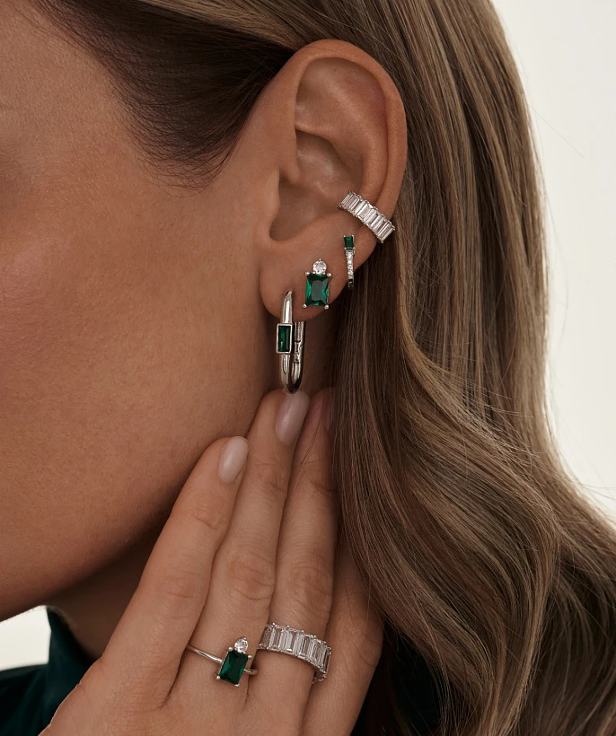 Серьги пусеты "Энергия" с зелёным фианитом из серебра