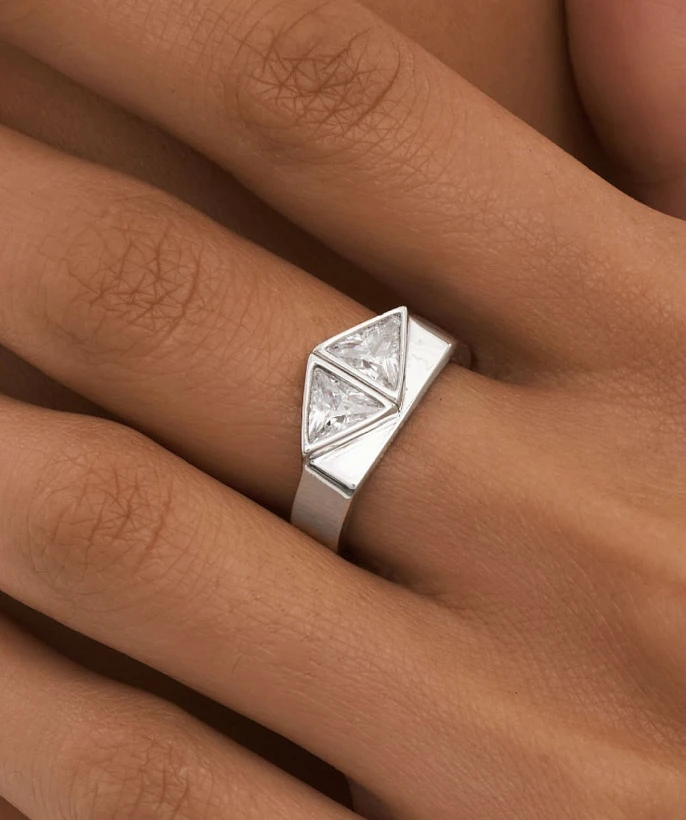 Кольцо из серебра с фианитами ВЕНЕРА