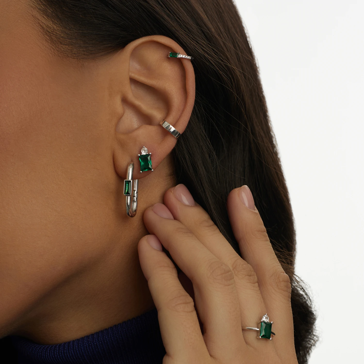 Серебряное кольцо с зеленым фианитом "Энергия"