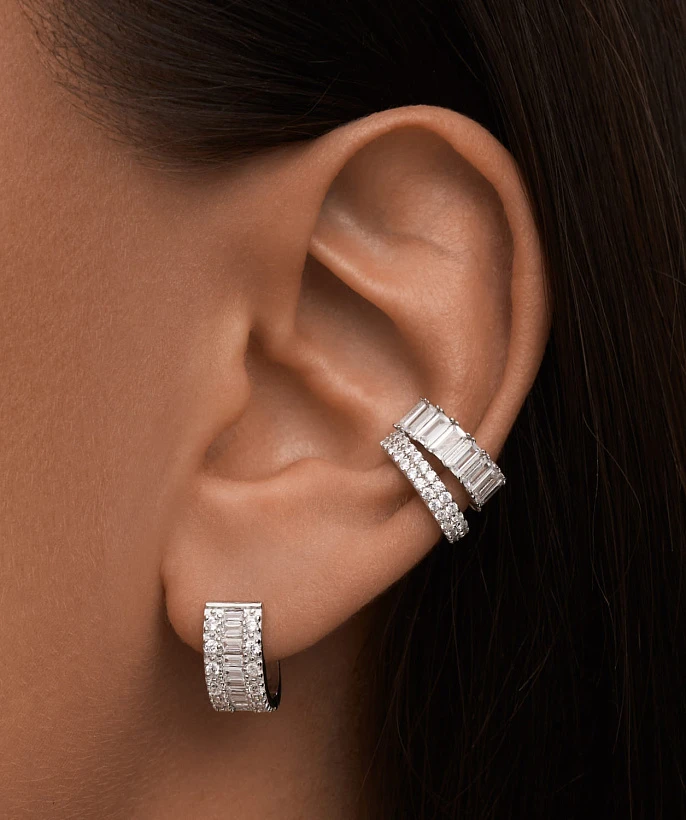 Серебряный кафф с россыпью фианитов и открывающимся механизмом