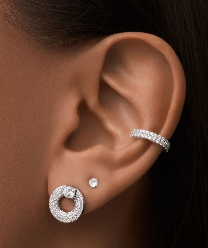 Серебряный кафф с россыпью фианитов и открывающимся механизмом