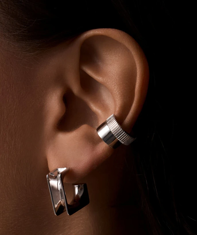 Серебряные серьги вогнутой формы