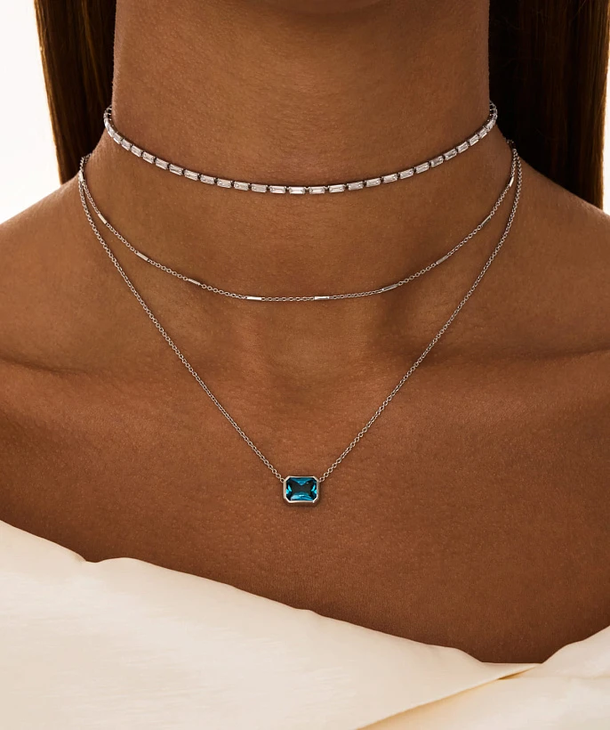 Серебряное колье с синим фианитом