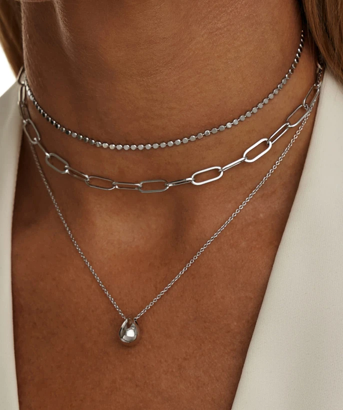 Серебряное колье с подвеской-каплей