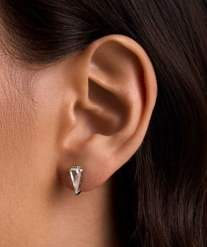 Серебряные серьги-пусеты с фианитами в огранке Грейс