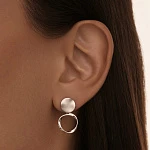 Акцентные пусеты с круглой подвеской MIESTILO