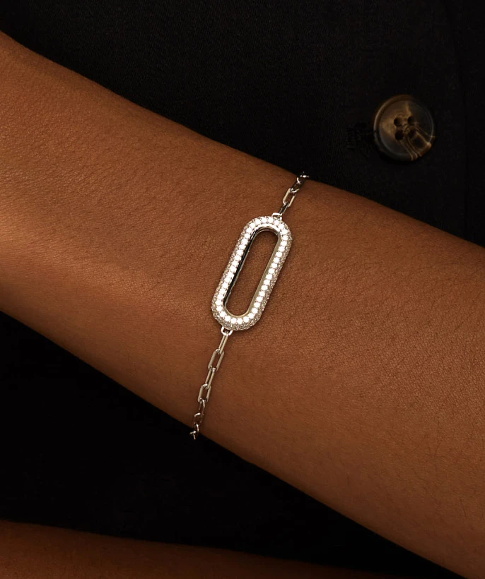 Двухсторонний браслет из серебра с фактурным овалом и фианитами