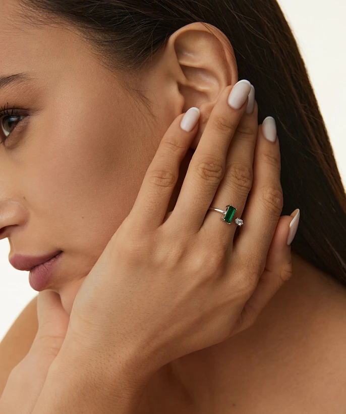 Серебряное кольцо с фианитами MIESTILO