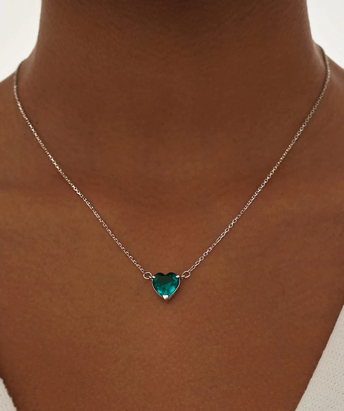 Серебряная подвеска с зеленым фианитом в огранке сердце MIESTILO