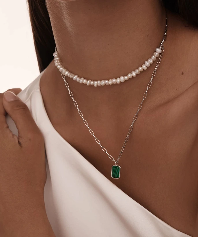 Серебряное двойное колье с синтетическим малахитом и культивированным речным жемчугом MIESTILO 