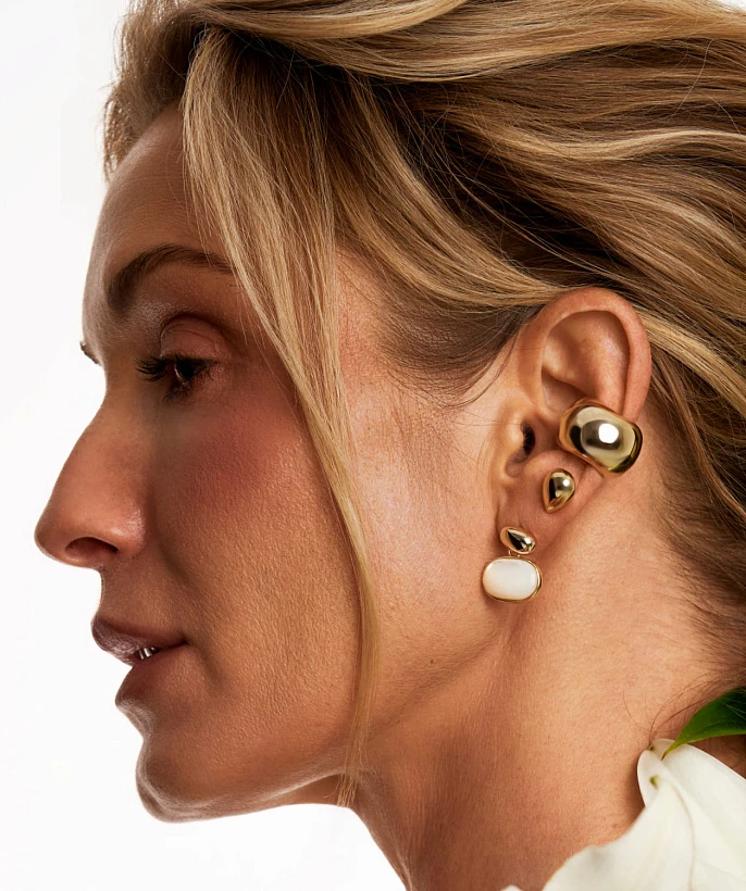 Овальные серьги с перламутром из серебра в покрытии желтое золото