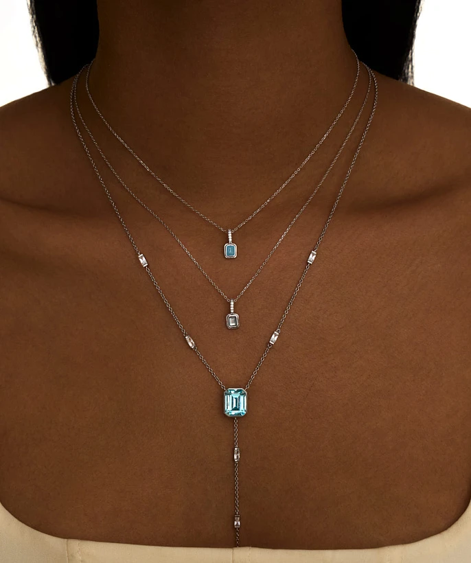 Серебряное колье с голубым агатом