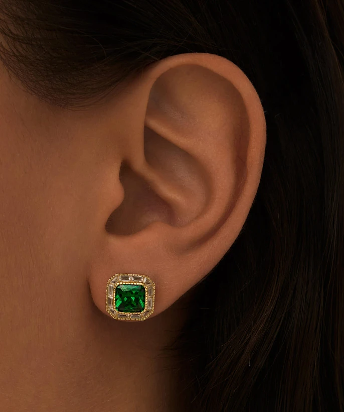 Серебряные серьги-пусеты с зеленым фианитом в покрытии желтое золото