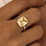Серебряное кольцо с желтым фианитом в огранке Радиант
