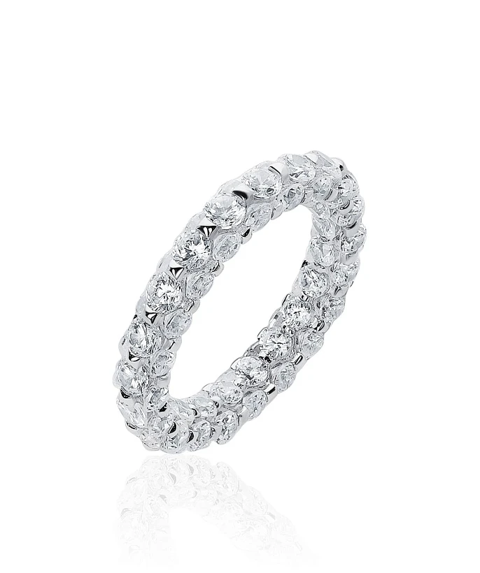 Серебряное кольцо из фианитов в огранке Круг