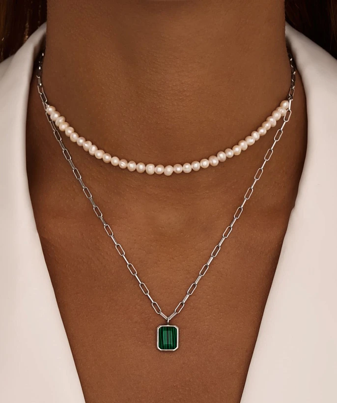 Серебряное двойное колье с синтетическим малахитом и культивированным речным жемчугом MIESTILO 