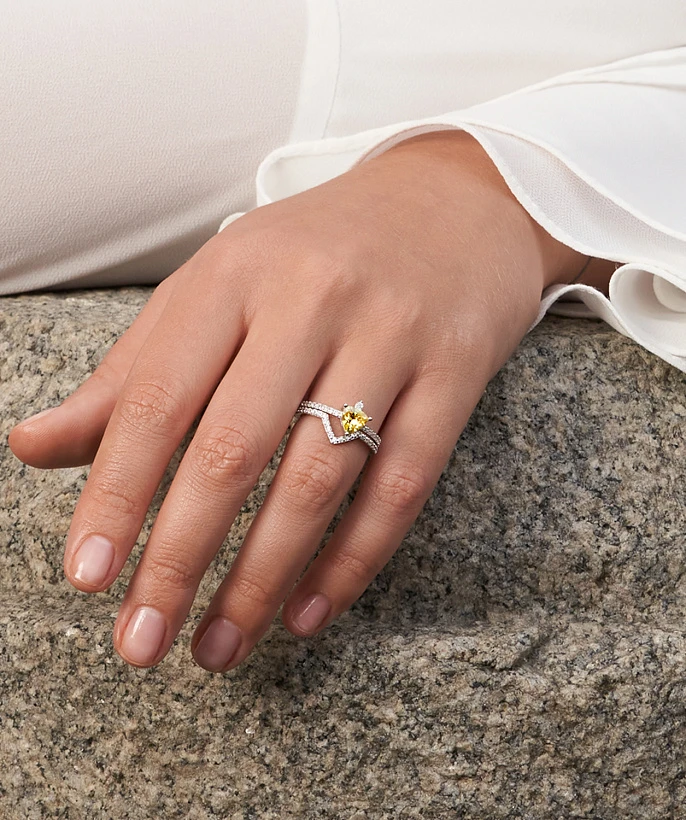 Двойное кольцо с желтым фианитом из серебра "Энергия"