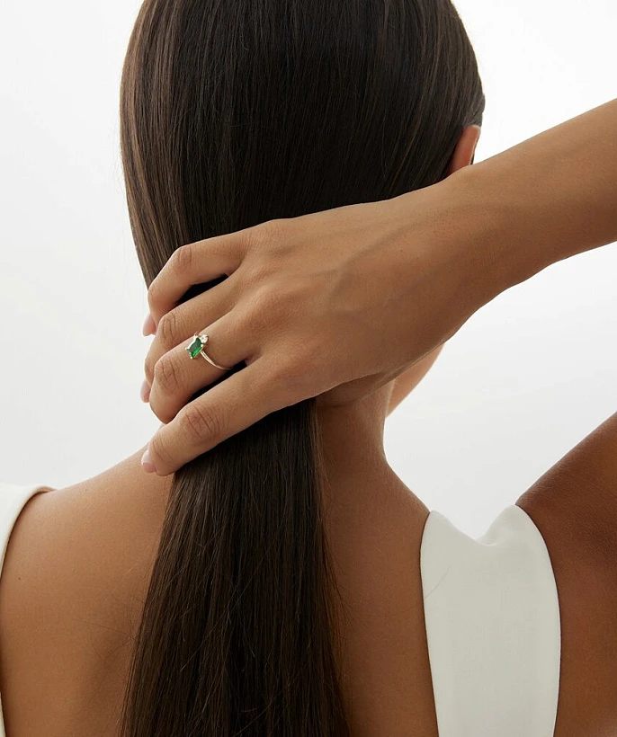 Серебряное кольцо с зеленым фианитом "Энергия"