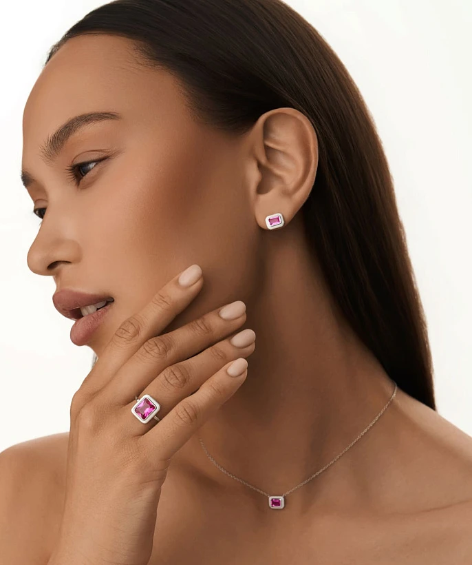 Серебряное колье с эмалью и корундом MIESTILO