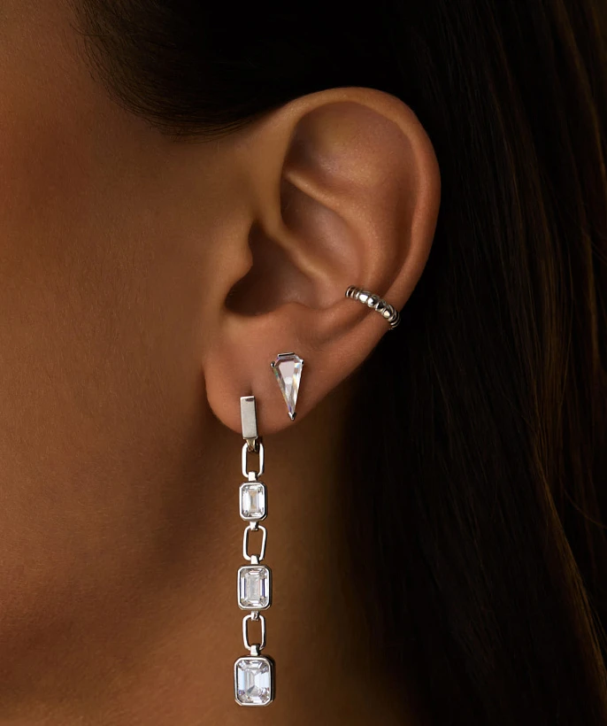 Серебряные серьги-подвесы с фианитами в огранке Эмеральд MIESTILO