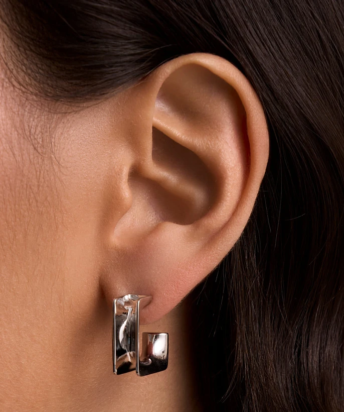 Серебряные серьги вогнутой формы