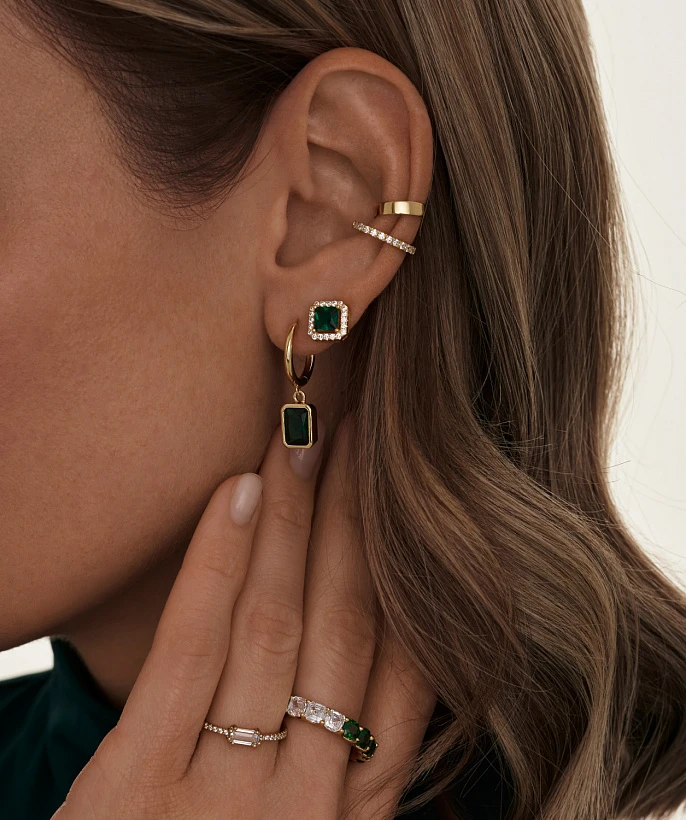 Позолоченное кольцо из серебра Elizabeth с белыми и изумрудными фианитами