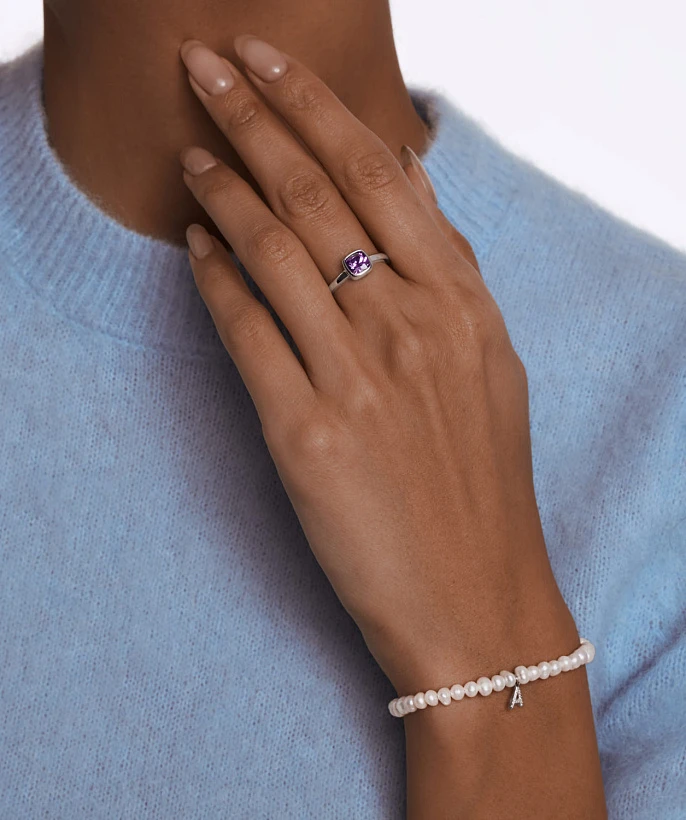 Серебряное кольцо с фианитом в глухой закрепке MIESTILO