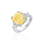 Серебряное крупное кольцо с желтым фианитом