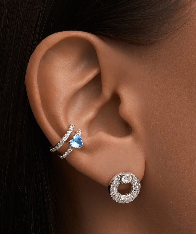 Кафф на правое ухо с голубым сердцем из серебра