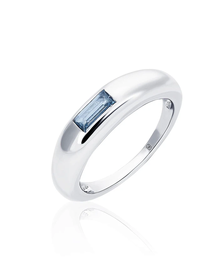 Серебряное кольцо с фианитом в огранке багет MIESTILO