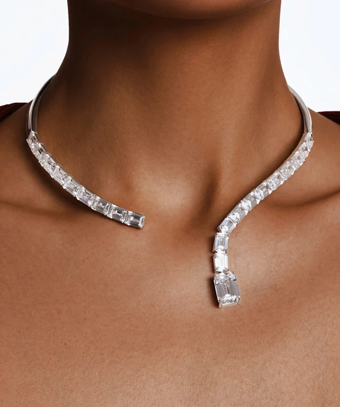 Серебряное жесткое колье A LA RUSSE с фианитами