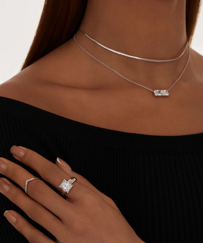 Серебряное колье Midnight с фианитами в огранке Эмеральд