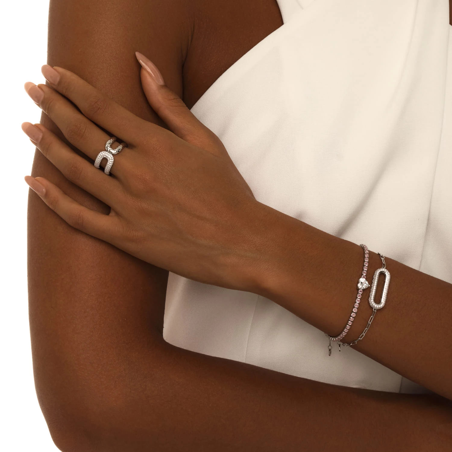 Двухсторонний браслет из серебра с фактурным овалом и фианитами