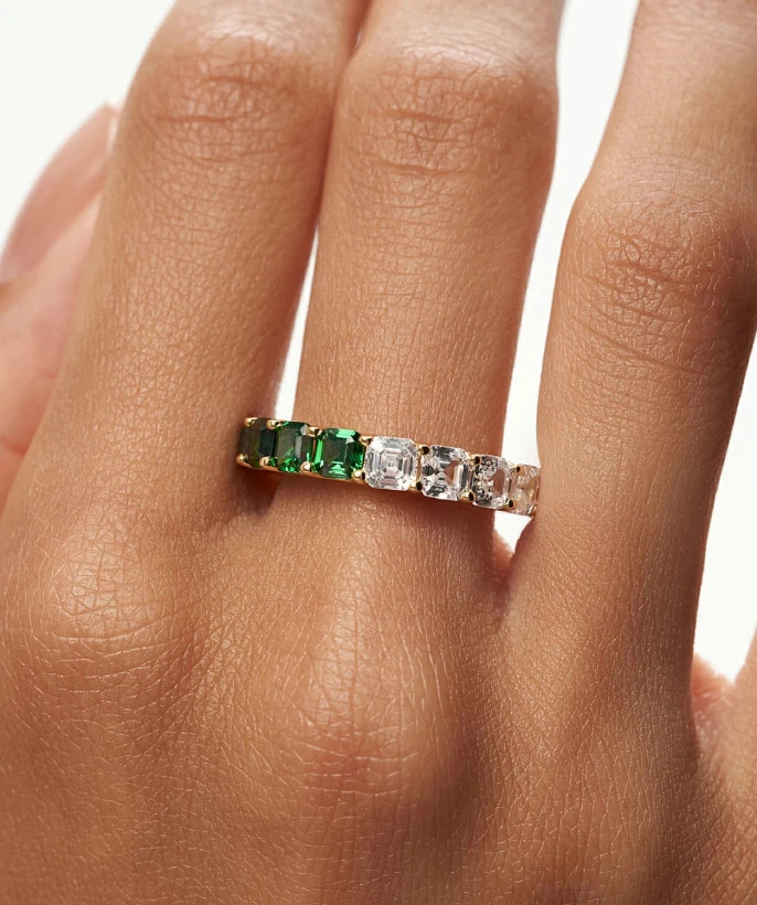 Позолоченное кольцо из серебра Elizabeth с белыми и изумрудными фианитами