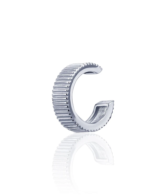 Серебряный кафф без вставок с фактурной поверхностью 