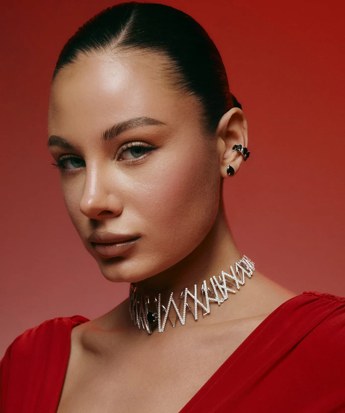 Серебряные серьги-пусеты EROS с натуральным гранатом