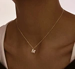 Серебряное колье  в покрытии желтое золото  с буквой М MIESTILO