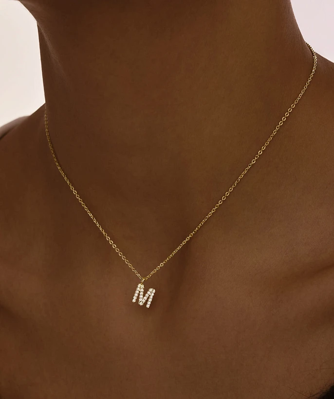 Серебряное колье  в покрытии желтое золото  с буквой М MIESTILO