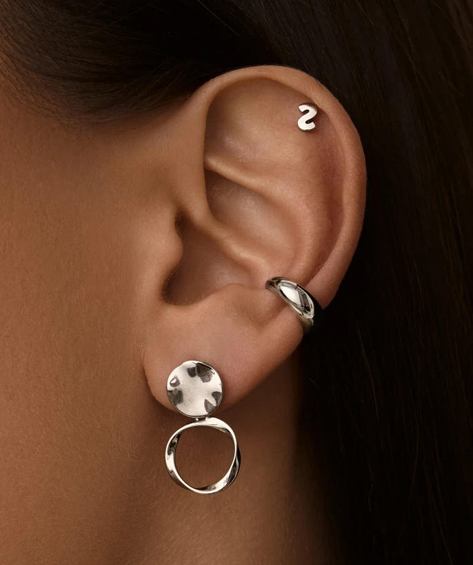 Акцентные пусеты с круглой подвеской MIESTILO