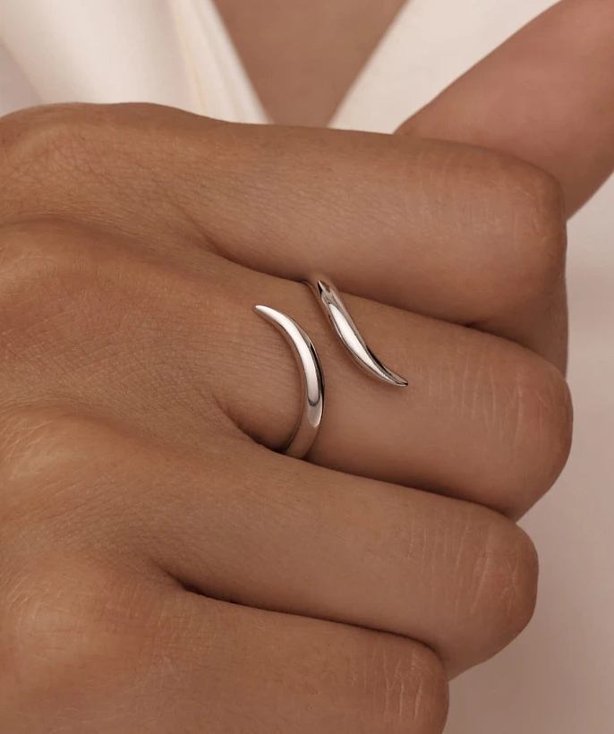 Серебряное кольцо в виде спирали MIESTILO