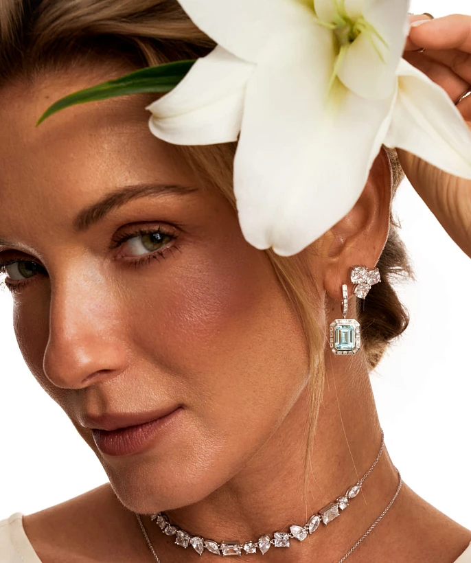 Серебряные серьги-подвесы Midnight с голубыми фианитами в огранке Эмеральд