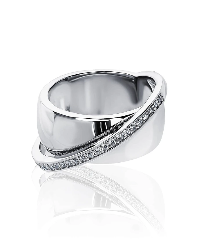 Серебряное широкое кольцо с дорожкой фианитов