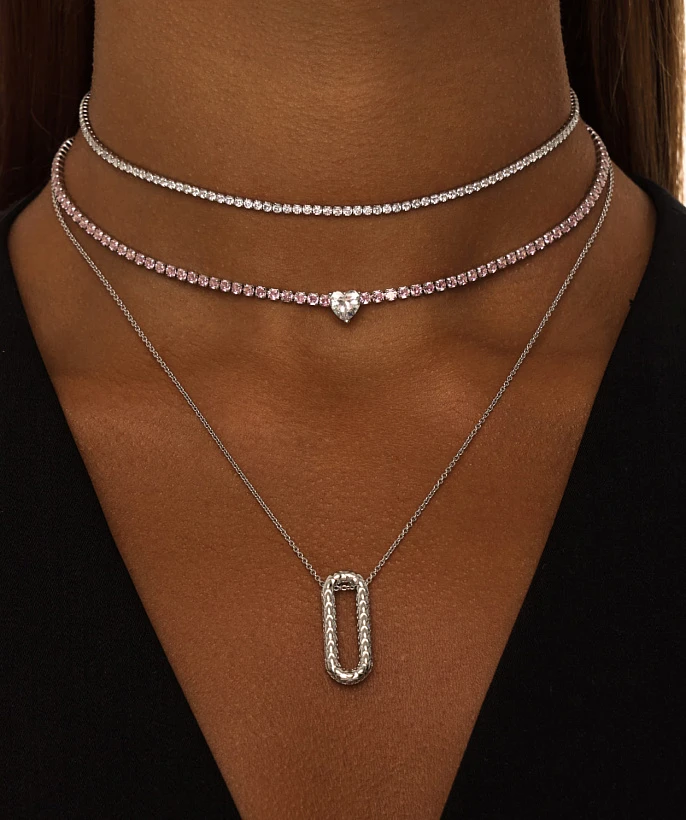 Колье из серебра с фактурным овалом и фианитами