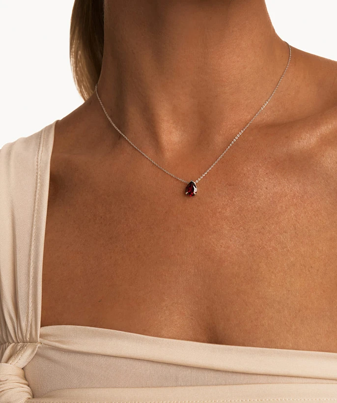 Серебряное колье ЭРОС на тонкой цепочке с натуральным гранатом
