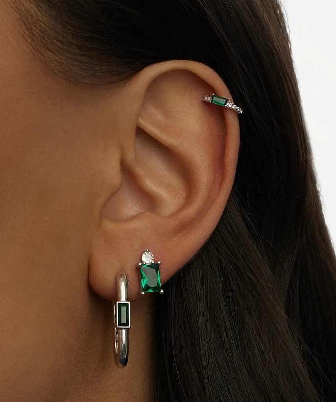 Серьги пусеты "Энергия" с зелёным фианитом из серебра