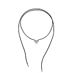 Колье на кожаном шнурке с серебряной подвеской в форме сердца